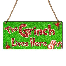 Festive Cheer Unleashed: Handcrafted Wooden Plaque - 19cm x 9cm, Ideal Christmas Decoration and Thoughtful Gift for the Holiday Season Christmas Festive Decor & Gift (Lives Here Green)