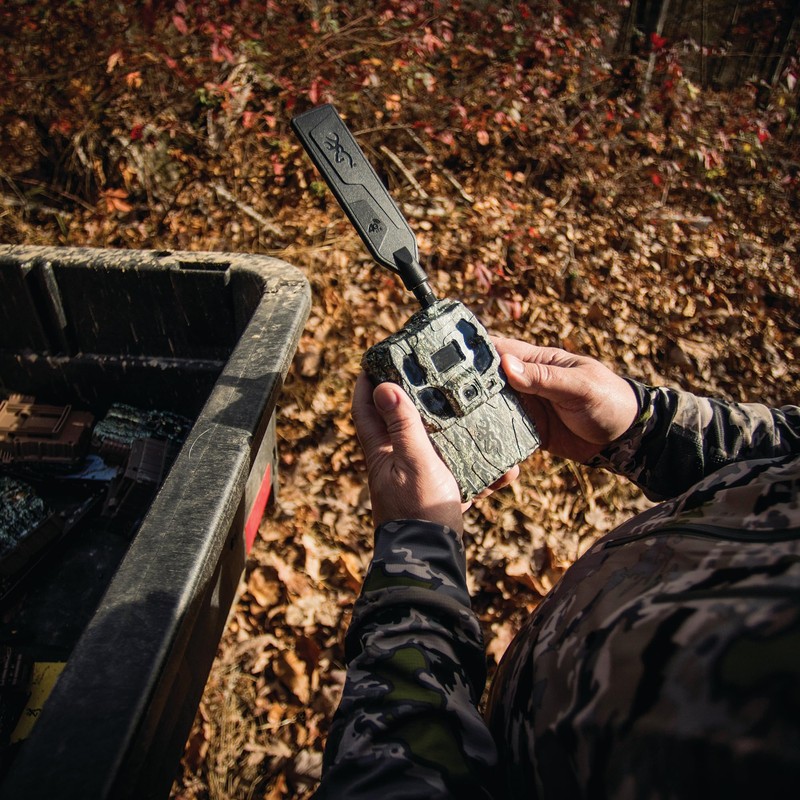 Browning Defender Pro Scout Max HD Trail Game Camera Bundle