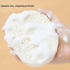Dos esponjas limpiadoras faciales exfoliantes. Esponja exfoliante de nido de