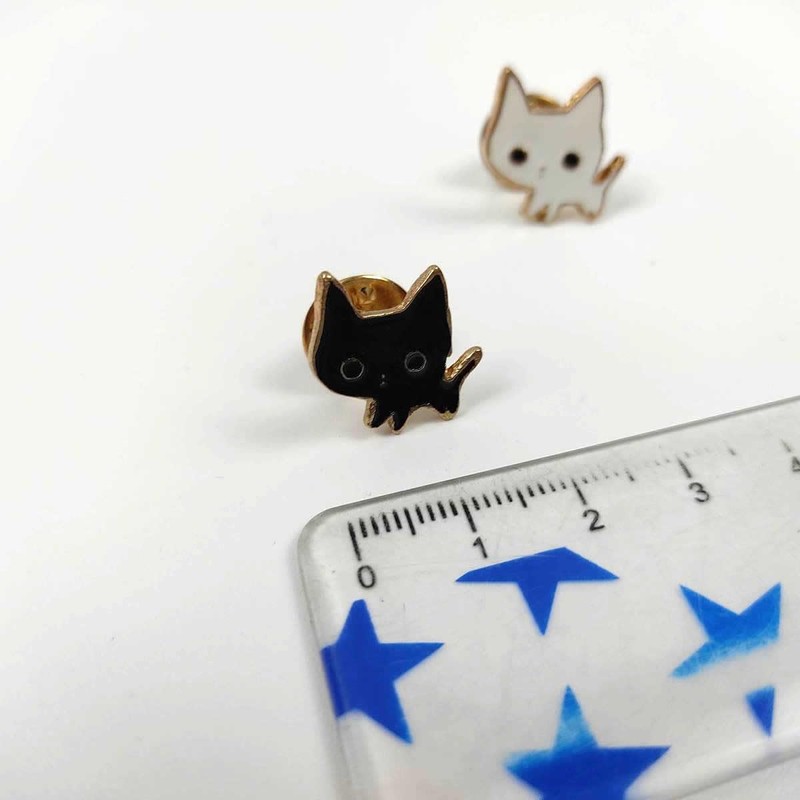 F NODE Black Cat White Cat Pin Badge Set of