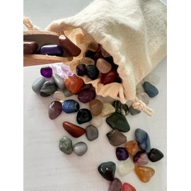 Kalaha premium semi-precious gemstones, 90 pieces in a fabric bag for gemstone play Tumbled stones ideal for children and teenagers, for treasure hunting and decoration, for playing with gemstones.