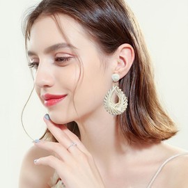 GBAHFY Raffia Teardrop Earrings for Women Boho Summer Beach Lightweight Handmade Straw Wicker Rattan Dangle Earrings (White)