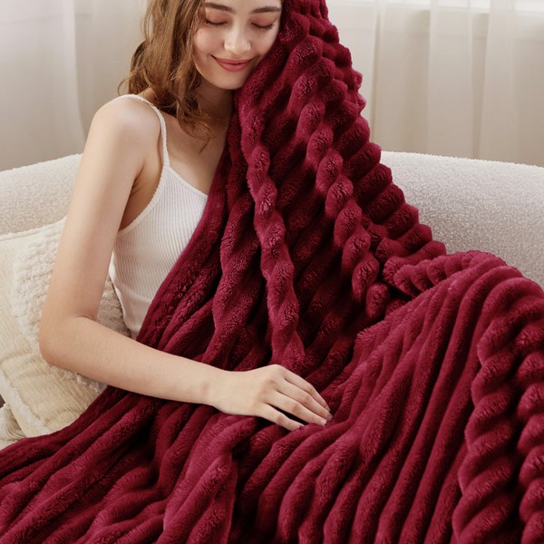 Bedsure Bedsure Deep Red Fleece Blanket for Couch - GentleSoft