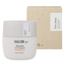 50ml of moisturizing sunscreen that soothes the skin with an immediate cooling effect upon application