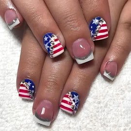 24 Pcs 4th of July Press on Nails Short Square Fake Nails with Sparkly Rhinestones Designs American Flag Glue on Nails Reusable Patriotic Acrylic False Nails for Independence Day Manicure Decorations