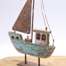 Fyne-Finds Rustic Wooden Boat Metal Blue & Red Nautical Coastal Decoration Home Decor Ornament