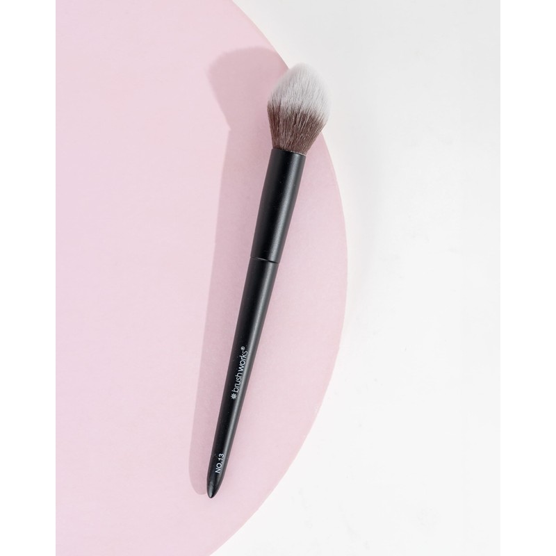 Brushworks No. 13 Highlight Brush