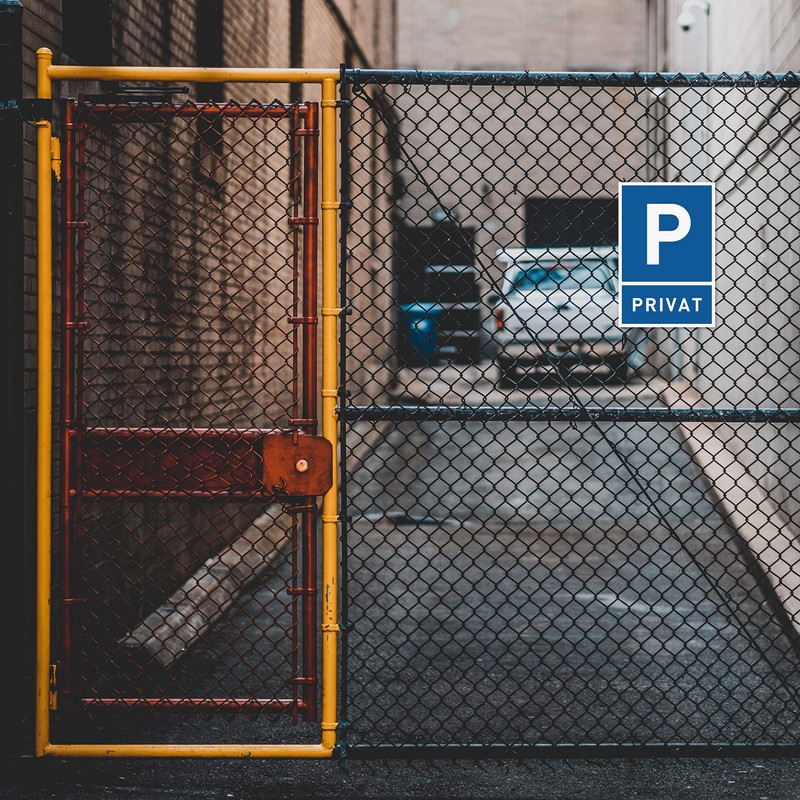 Privatparkplatz Sign (30 x 20 cm Plastic) – Parking Prohibited