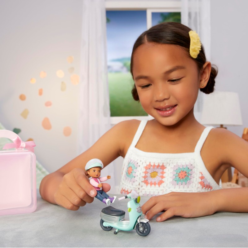 Baby Born MINIS Playset - Medium Tan Skin Tone Doll