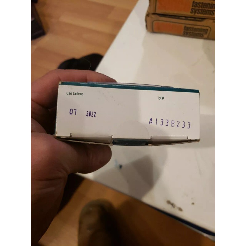 Congoleum SU106 Seam Sealer Kit with Applicator Bottle. (A)