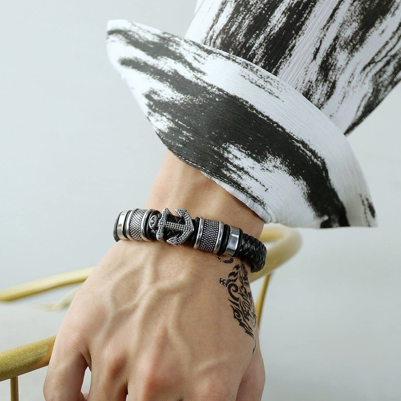 ROAL | Pulsera de piel con acero inóxidable con diseño