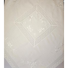 Tablecloth 130 x 130 cm in White with Hemstitch Crochet Lace and Embroidery (130 x 130 cm)