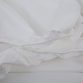 Vensan Fitted Bedding Sheet King Size 100% Cotton Sateen,300 Thread Count, Plain White, 5 Star Hotel Quality With elastic all around.