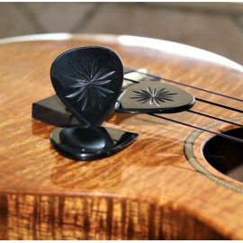 Dell'Arte Dell Arte DA-1026 Delta shape Buffalo Horn pick