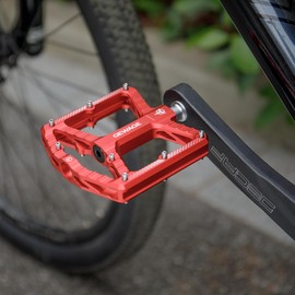 GEWAGE MTB Pedals - CNC Aluminium Large Tread Area Non-Slip 16 Pins Needle Roller Bearings + 638 Bearings Sandblasted & Anodized Ideal for Mountain Bike & Gravel Bike (Red)