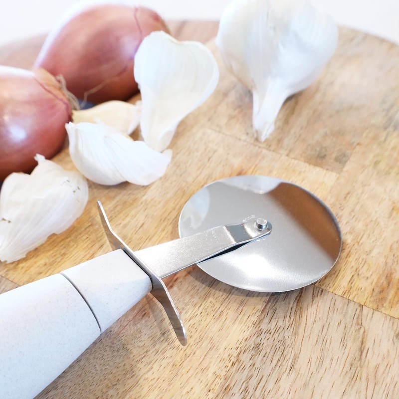 Beille Cream Stainless Steel Wheat Straw Pizza Cutter Kitchen Utensil