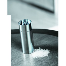 Stelton Salzmühle aus Edelstahl, danish design von Arne Jacobsen aus der Cylinda line, W:13 CM L:18 CM H:10 CM