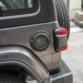 JeCar Tapa de gas JL para tapa de combustible para puerta de depósito de combustible para Jeep Wrangler JL JLU Unlimited Rubicon Sahara 4 puertas 2 puertas 2018-2021, color negro, bandera de Estados Unidos
