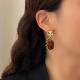 Yheakne Vintage Irregular Acrylic Dangle Earrings Enamel Brown Drop Earring Gold Hammered Disc Stud Earring Acrylic Geometric Earrings Jewelry for Women (Brown)