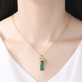 Gilieyer 14K Gold Plated Green Crystal Leopard Pendant Necklace, Women Men Hip Hop Punk Created Emerald Stone Panther Necklace Animal Necklace Copper Jewellery Gifts, Copper, Emerald