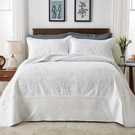 Qucover Alaska King Bedspread 132x 120, Oversized King Bedspread Extra Wide, 3 Piece Soft Microfiber Lightweight Oversized King Quilts Bedding Set, Vintage Persian Pattern, with Pillow Shams, White