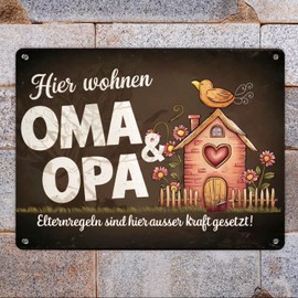 Hier wohnen Oma und Opa Metal Sign XL in 21 x 28 cm - Elternregeln außer Kraft Ein Zuhause für Großpartern Enkelkinder und elegante Note für ein liebevolles Willkommen