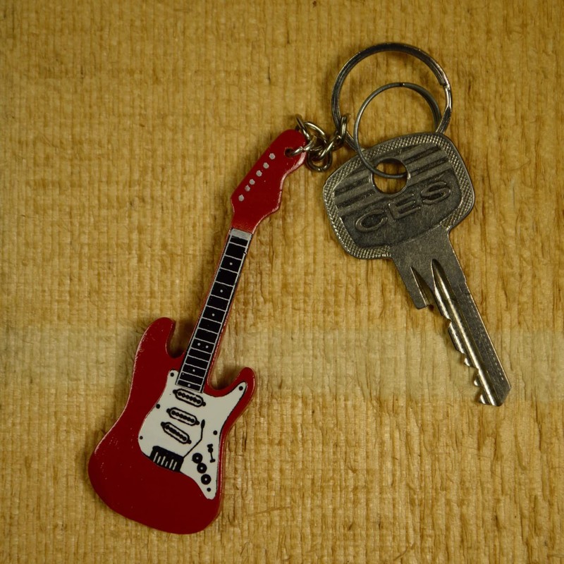 FTWDesign Electric Guitar Keyring in Red, red