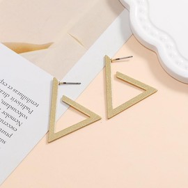 DIAMANTIO Modern Geometric Triangle Earrings for Women – Minimalist 18K Gold Plated Statement Stud Earrings – Bold Hollow Design for Fashion, Work & Night Out #D010425