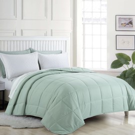 HOMBYS Oversized King Comforter 120x98, Lightweight Quilted Down Alternative Duvet Insert for All Season,Sage Green,8 Corner Tabs
