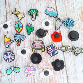 Qaziuy Pack of 25 Shoe Charms, Children's Croc Badges, Cartoon Croc Pins, Shoe Badges, DIY Decorative Shoe Charms, Croc Accessories for Children and Adults as a Birthday Gift or Party Gift, Polyvinyl