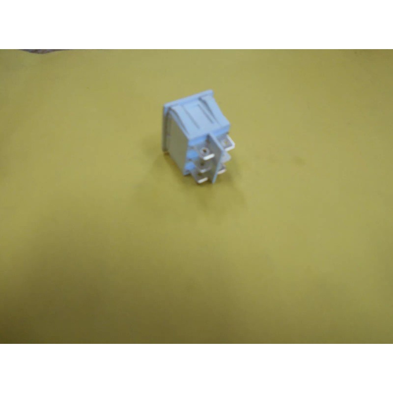 SIGMA *12 VOLT RV ON OFF MOMENTARY 6 PRONG WHITE