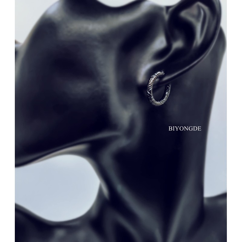BIYONGDE Minimalist Black Grooved Circle Huggie Hinged Hoop Earrings Stainless