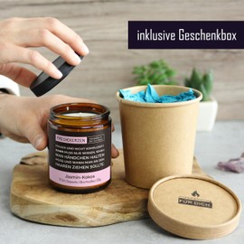 Lustige Duftkerze mit Spruch zum Jahrestag für Sie | Handgemacht aus Sojawachs | In Geschenkbox | Nachhaltiges Geschenk zum Geburtstag | Ehe Frau Freundin Verlobte Partnerin |Jasmin-Kokos