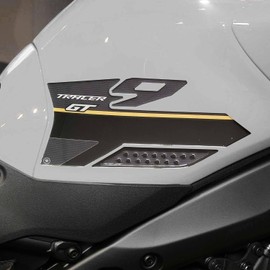 labelbike - 3D Sticker for Motorcycle Tank Protector and Resin Side Decorations Compatible with Yamaha Tracer 9 GT 2025 - Colour Carbon Black Gold