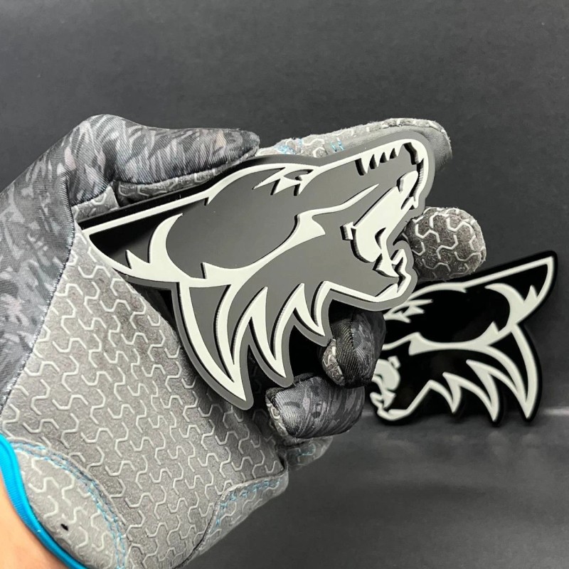 Emblem Badge 2PCS COYOTE Emblem Badges Fender Angry Aggressive Racing