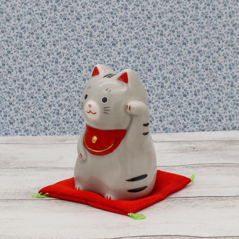 Yakushi Kiln Maneki Neko (Sabatora Naka), Lucky Come (Includes Lucky
