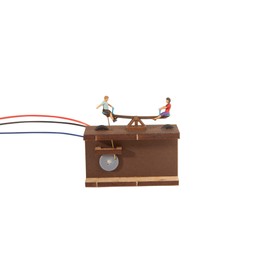 NOCH® Micro-Motion Children's Rocker, Movable Children's Playground Figure, 5.6 x 4.5 x 5.5 cm for Gauge H0, Perfect for Crafts and Model Making