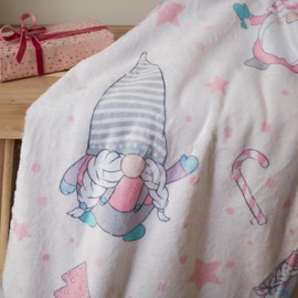 Catherine Lansfield Christmas Festive Gnomes Cosy Fleece, 130x170 cm, Blanket Throw, Pink