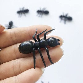 Sujosa 20pcs Fake Big Ants GiantAnts Ant Queen Plastic Fake Bugs Insects April Fools Christmas Party Gags Gifts Pranks for Adults