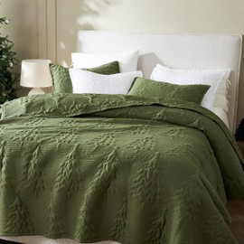 WDCOZY Olive Green Christmas Queen Size Quilt Bedding Sets with Pillow Shams, Lightweight Soft Bedspread Coverlet, Thin Comforter Bed Cover, All Season, 3 Pieces, 90x90 inches