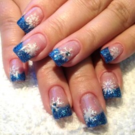 24Pcs Christmas Blue French Tip Press on Nails Short Santa Fake Nails with Winter Snowflake Design Glitter Rhinestones Designs Bling Full Cover Artificial Glue on Nails for Women DIY Christmas Acrylic