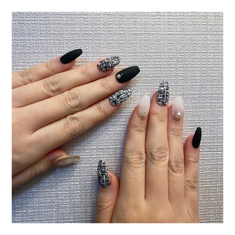 Black tweed chain handmade nail tip - petit round /