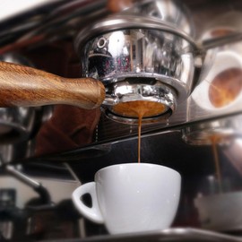 TUAKIMCE Bottomless Portafilter 54 mm, Compatible with Sagee/Brevillee Barista Series 870/878/880, Reusable Filter for Espresso with Optional Puck Screen and Wooden Handle