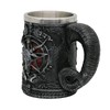 Taza de cerveza medieval con diseño de dragones renacentistas