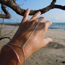 TseenYi Boho Finger Chain Bracelet Gold Finger Bracelet Summer Hand Chain Jewelry for Women and Girls (Silver)