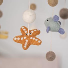 Gry & Sif handgemachtes Mobile Baby aus Filz, Bettglocke für das Babybett, Laufstall, Wickeltisch, Baby Einschlafhilfe, Erstausstattung Neugeborene, Fairtrade | Unterwasserwelt