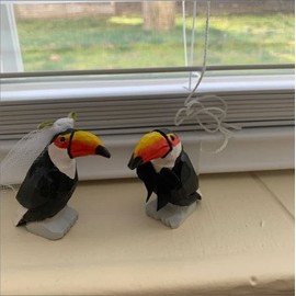 Selsela Toucan Bird Figurine Statue Tropical Yellow Beak Decor Miniature Sculpture Art Wood Carving