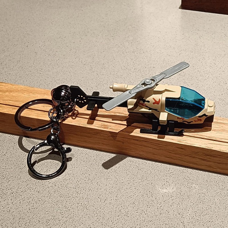 Pouior helicopter keychain (Land)