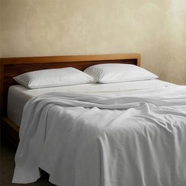 Sleep & Beyond 100% Organic Cotton Honeycomb Blanket - Jacquard Weave - Soft Breathable and Reversible Design - Comfortable Sleep for All Seasons -Twin Size - Crisp White