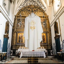 Catholic Chasuble | Christian Vestments for Mass | Priest and Deacon Attire | Great Gift for Ordination | Liturgical Colors (White with Cross Design)